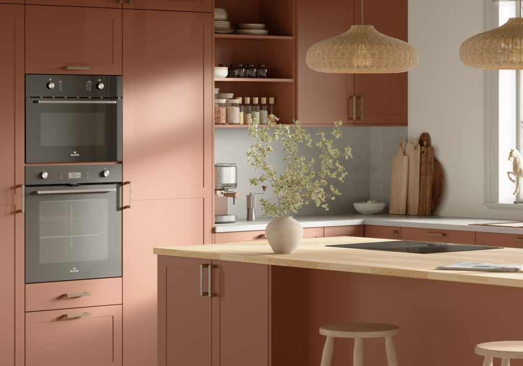 Detaljbild av modernt terrakottafärgat kök.