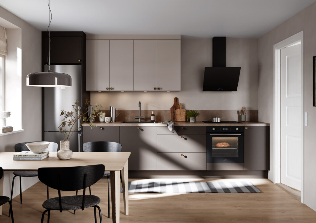 Ett kök där med kaffefärgade underskåp och sandfärgade överskåp