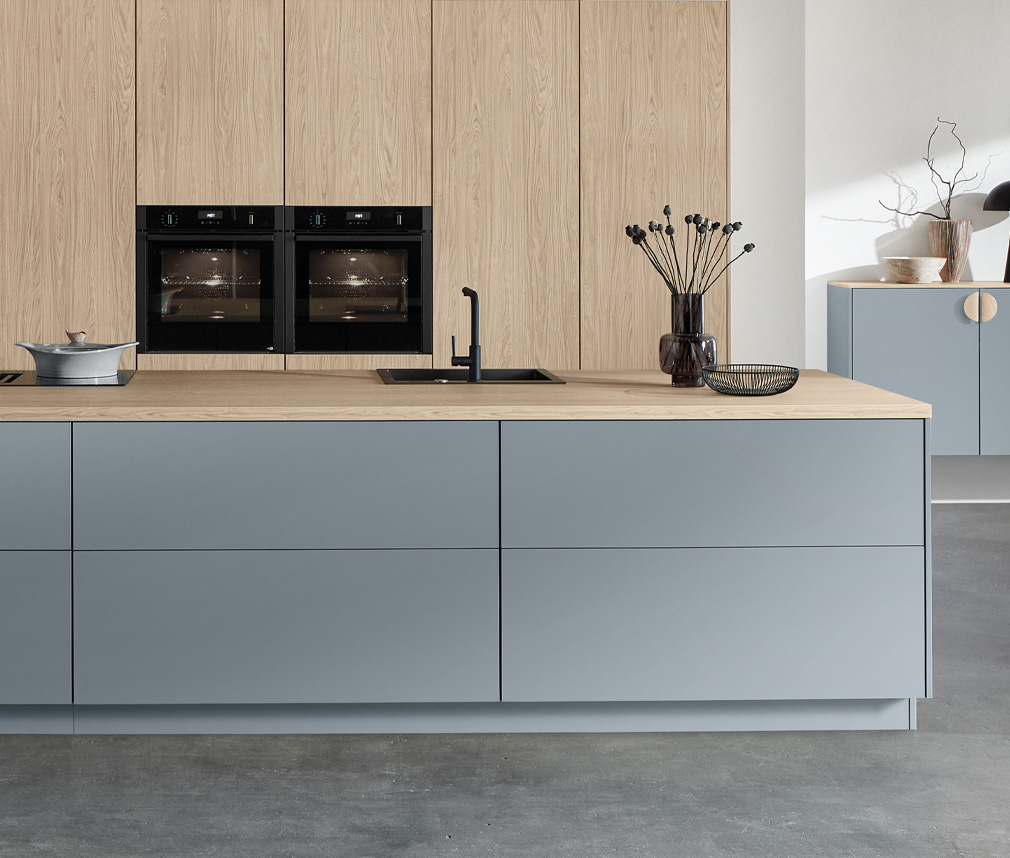 Modernt kök i ek och 