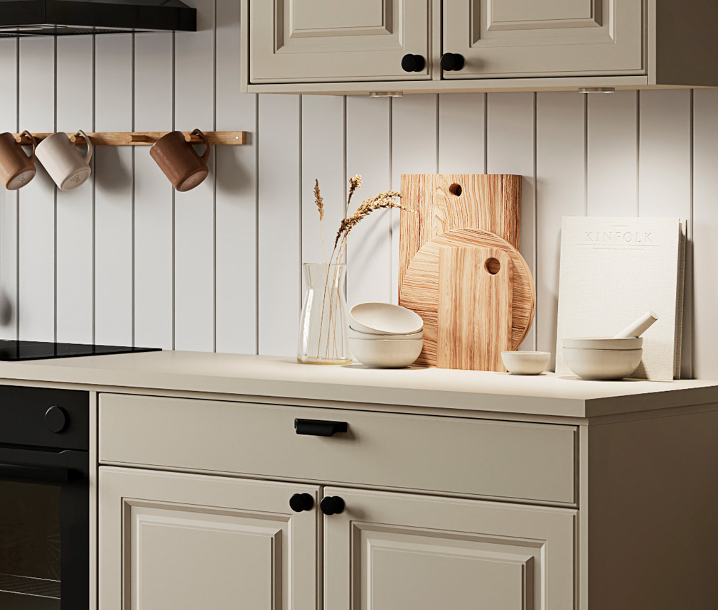 Detaljer från ett klassiskt kök med svarta knoppar och handtag